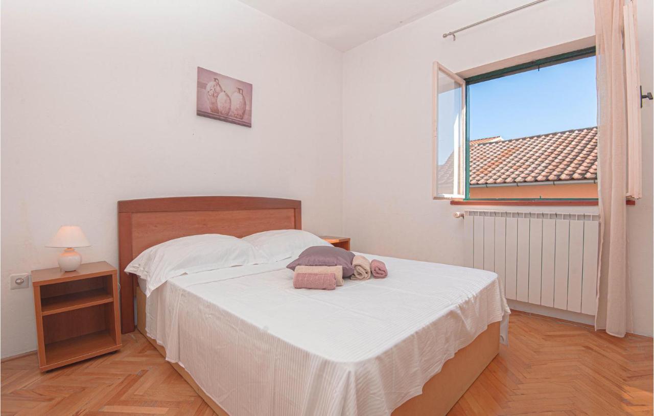 3 Bedroom Lovely Apartment In Brodarica Бродарица Экстерьер фото