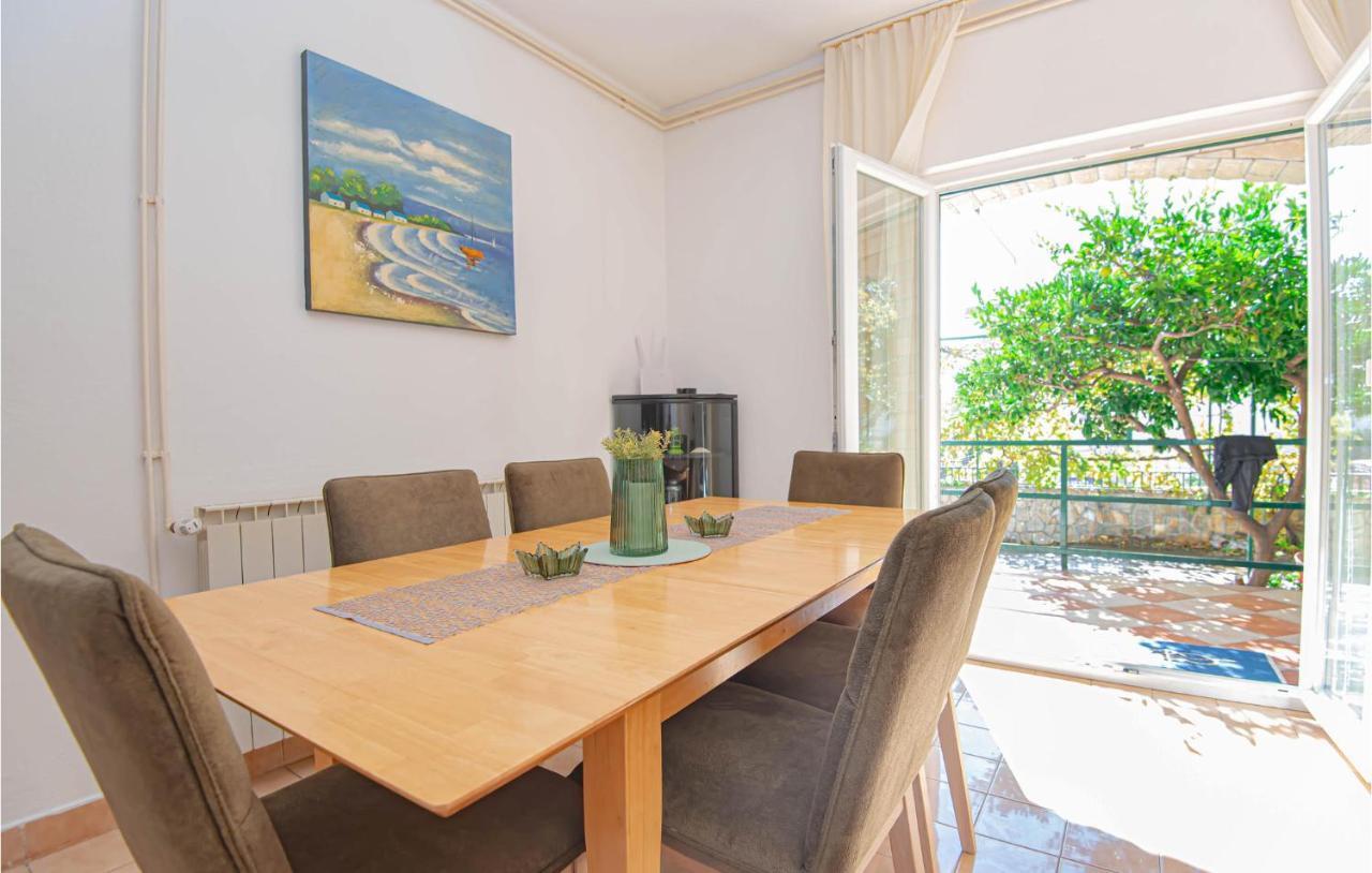 3 Bedroom Lovely Apartment In Brodarica Бродарица Экстерьер фото